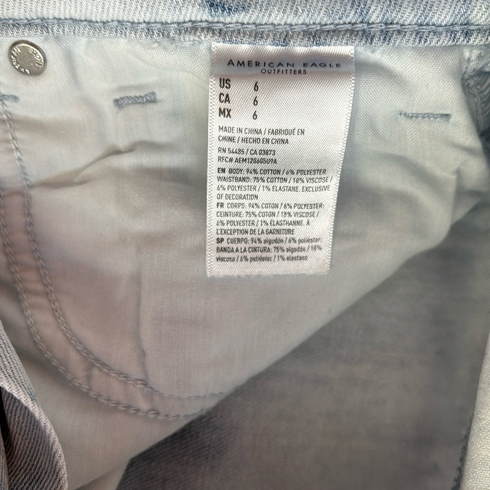 ‼️American Eagle Highest Rise Denim Mom Short - Picture 3 of 5